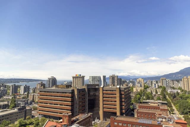 Sheraton Vancouver Wall Centre-俱乐部客房, 1 张特大床, 无烟房-6