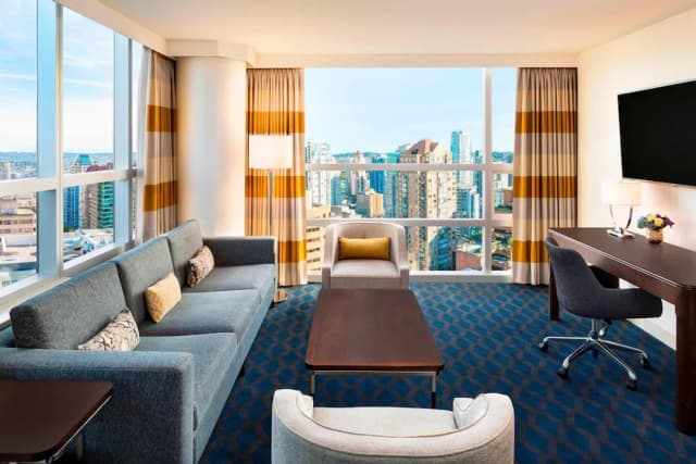 Sheraton Vancouver Wall Centre-俱乐部客房, 多张床 (Bedroom 1: 1 King.  Bedroom 2: 1 King)-2