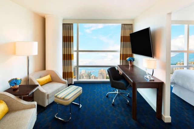 Sheraton Vancouver Wall Centre-小型客房, 1 张特大床, 无烟房-2