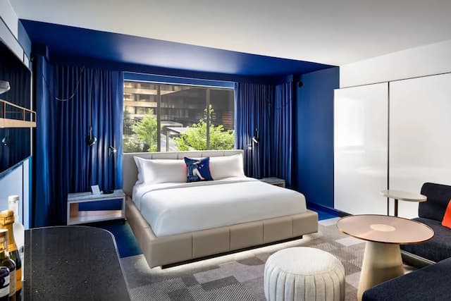 多倫多 W 酒店-標準客房, 1 張特大雙人床, 庭園景-1