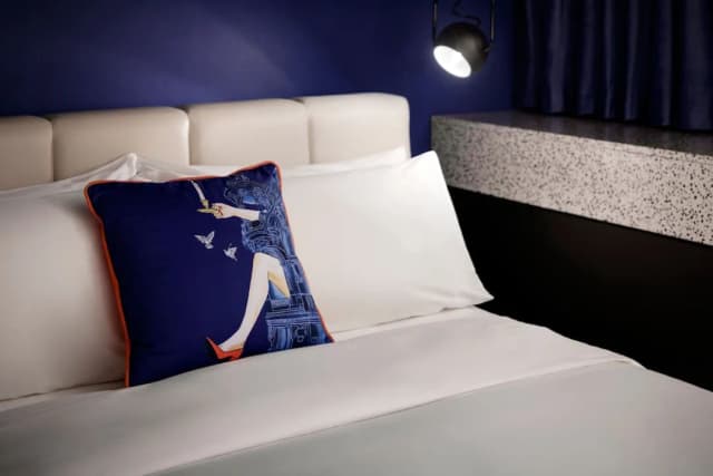 W Toronto-Premier Room, 2 Queen Beds, Courtyard View (Terrace)-2