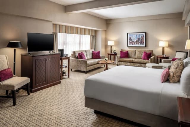 費爾蒙特皇家約克飯店-豪華客房, 1 張特大雙人床, 非吸煙房-1