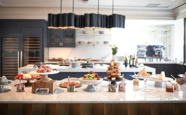 費爾蒙特皇家約克飯店-Fairmont Gold, 客房, 1 張特大雙人床, 非吸煙房, 可使用俱樂部酒廊-4