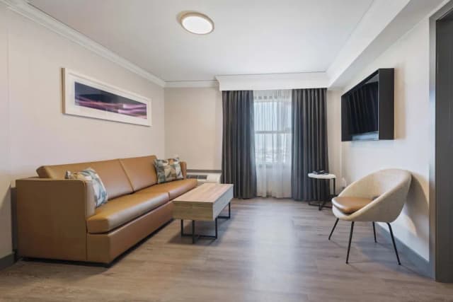 多倫多機場桑德曼簽名飯店-頂樓客房, 1 張特大雙人床和 1 張沙發床, 廚房-2