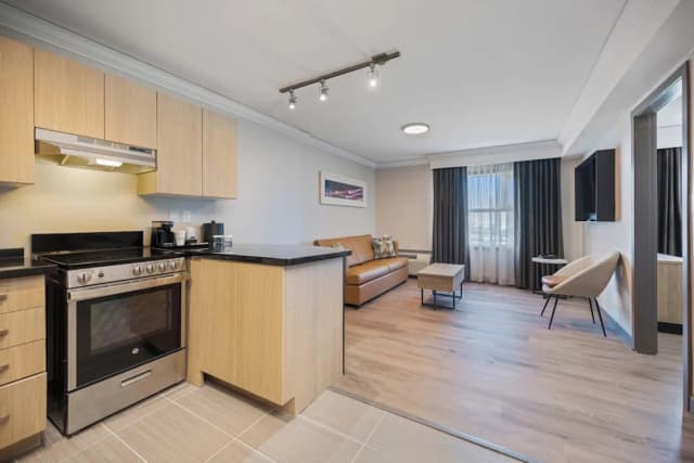 多倫多機場桑德曼簽名飯店-頂樓客房, 1 張特大雙人床和 1 張沙發床, 廚房-5