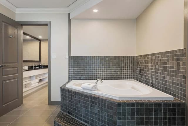 多倫多機場桑德曼簽名飯店-頂樓客房, 1 張特大雙人床和 1 張沙發床, 廚房-3