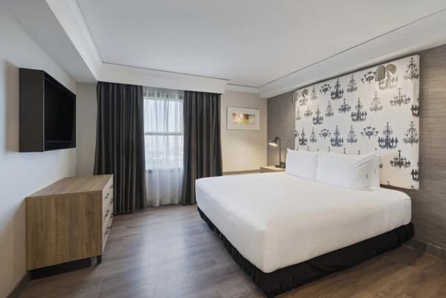 多倫多機場桑德曼簽名飯店-頂樓客房, 1 張特大雙人床和 1 張沙發床, 廚房-4