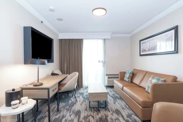 多倫多機場桑德曼簽名飯店-頂級套房, 1 張特大雙人床, 廚房 (Washer Dryer, Balcony)-4