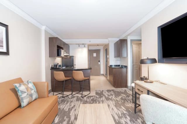 多倫多機場桑德曼簽名飯店-頂級套房, 1 張特大雙人床, 廚房 (Washer Dryer, Balcony)-2