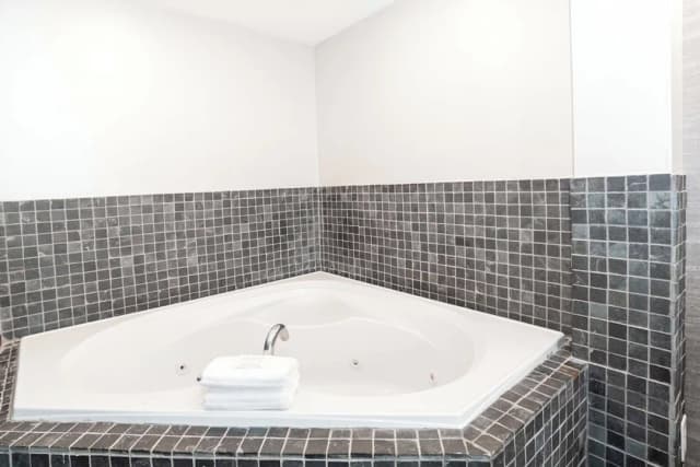 多倫多機場桑德曼簽名飯店-套房, 1 張特大雙人床, 廚房 (Washer Dryer, Jacuzzi)-6