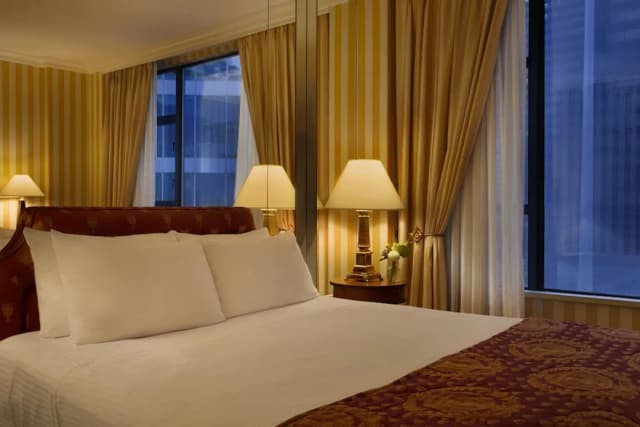 Executive Hotel Le Soleil-Executive Suite, 1 Bedroom (One Queen Bed with Sofa Bed)-1