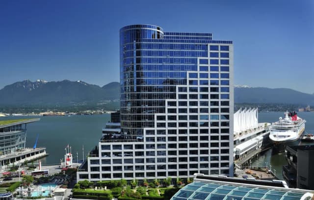 Fairmont Waterfront-客房, 1 张特大床, 城市景观 (Fairmont Room)-5