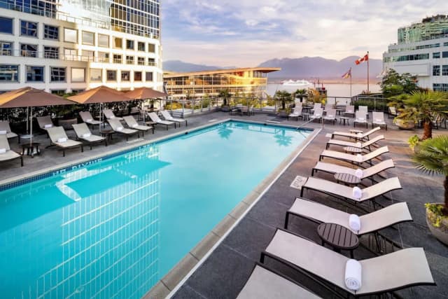 Fairmont Waterfront-客房, 1 张特大床, 城市景观 (Fairmont Room)-2