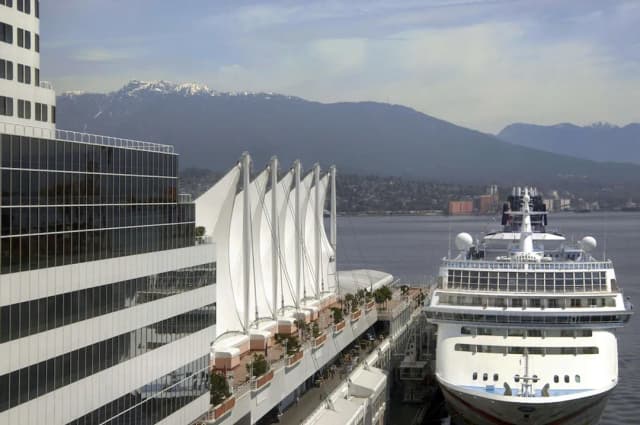 Fairmont Waterfront-华丽客房, 1 张特大床, 海港景观-5