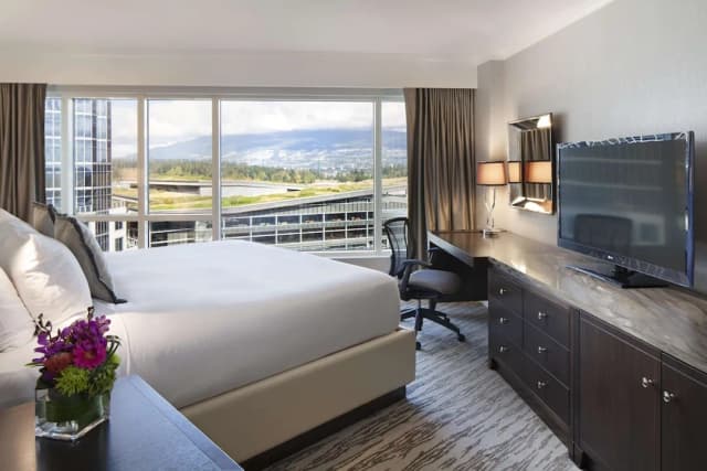 Fairmont Waterfront-华丽客房, 1 张特大床, 海港景观-4