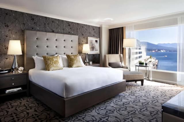 Fairmont Waterfront-客房, 1 张特大床, 海港景观 (Fairmont Gold)-1