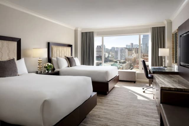 Fairmont Waterfront-华丽客房, 1 张特大床, 城市景观-4