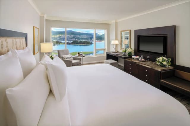 Fairmont Waterfront-特色客房, 1 张特大床 (Harbor and Stanley Park View)-8