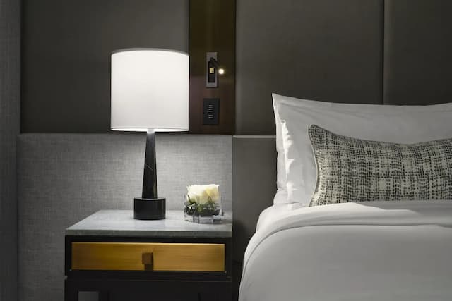 더 해즐턴 호텔 토론토-럭셔리룸, 킹사이즈침대 1개, 발코니-2