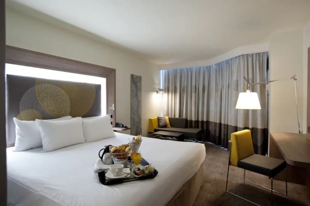 多倫多北約克諾富特飯店-行政客房, 1 張特大雙人床和 1 張沙發床-3