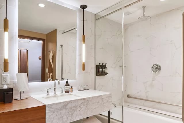 더 더글러스, 오토그래프 컬렉션-룸, 퀸사이즈침대 2개-6