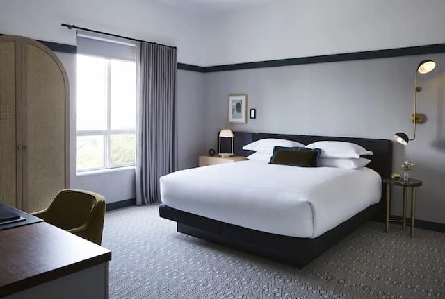 Kimpton Saint George by IHG-Premium Room, 1 King Bed (High Floor)-9