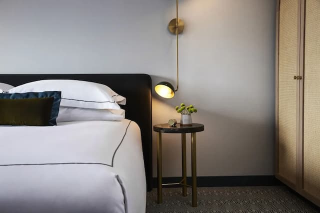 Kimpton Saint George by IHG-Room, 1 King Bed, Roll-in Shower (Mobility Accessible)-2