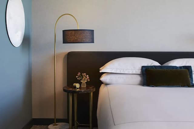 Kimpton Saint George by IHG-Room, 1 King Bed, Roll-in Shower (Mobility Accessible)-5