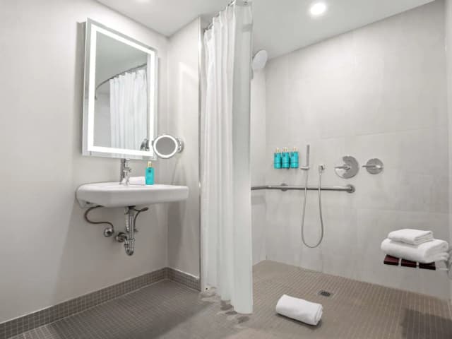 多倫多中心諾富特飯店-行政客房, 1 張特大雙人床-10