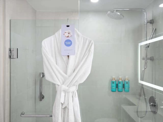 多倫多中心諾富特飯店-行政客房, 1 張特大雙人床-8