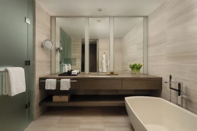 多倫多四季飯店-高級客房一張特大床-5