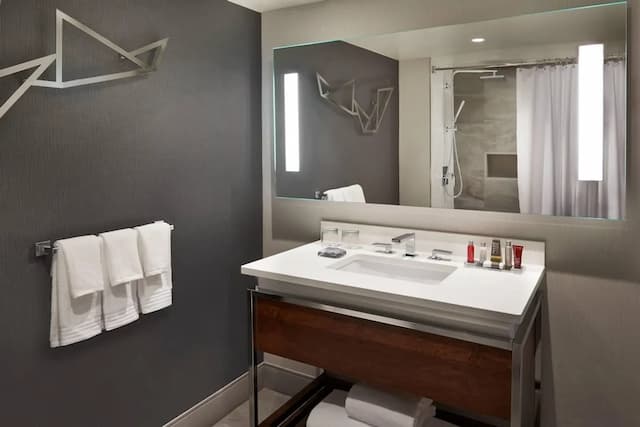 トロント マリオット シティ センター ホテル-トラディショナル ルーム キングベッド 1 台-3