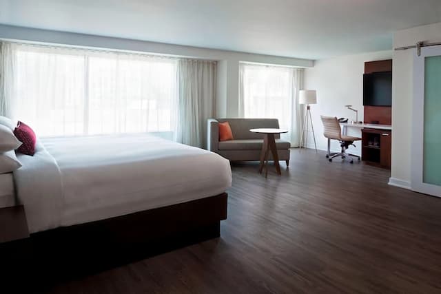 トロント マリオット シティ センター ホテル-スタジオ キングベッド 1 台ソファーベッド付き-1