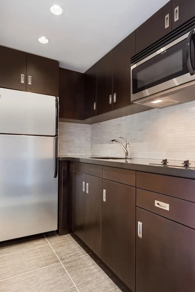 DoubleTree by Hilton Hotel Toronto Downtown-King Room, Suite, 1 King Bed with Sofa bed-3