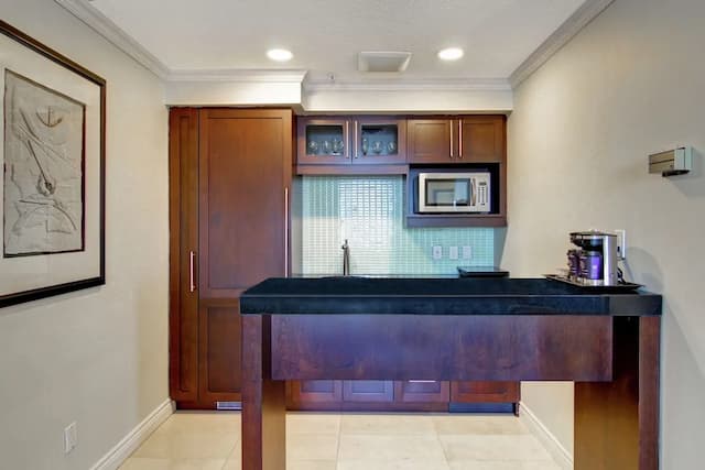 DoubleTree by Hilton Hotel Toronto Downtown-Suite, 1 King Bed with Sofa bed, Kitchen-3