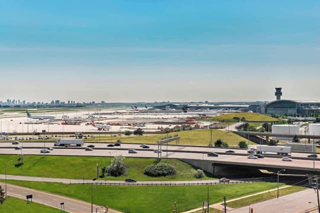 威斯汀多倫多機場飯店-豪華客房, 1 張特大雙人床-3