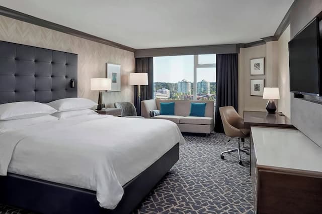 쉐라톤 밴쿠버 길퍼드 호텔-트래디셔널룸, 킹사이즈침대 1개 및 소파베드-2