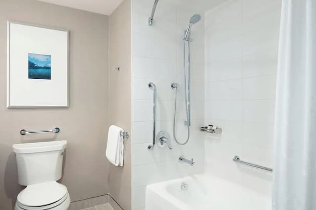 쉐라톤 밴쿠버 길퍼드 호텔-트래디셔널룸, 킹사이즈침대 1개 및 소파베드-5