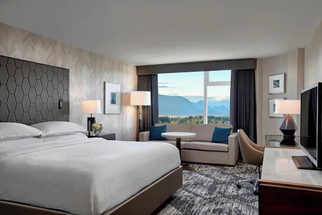 쉐라톤 밴쿠버 길퍼드 호텔-디럭스룸, 킹사이즈침대 1개 및 소파베드-1