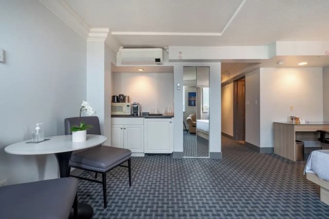 센추리 플라자 호텔-프리미엄 스튜디오, 더블침대 2개-4