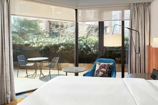 溫哥華大都會酒店-客房, 1 張特大雙人床, 露台-3