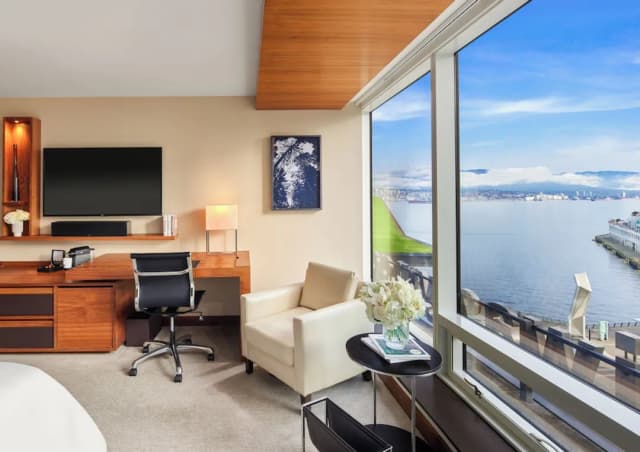 費爾蒙環太平洋飯店-豪華客房, 1 張特大雙人床, 山景-5