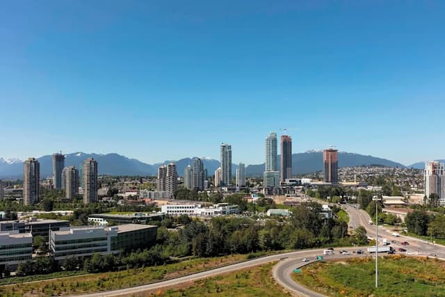 Delta Hotels by Marriott Burnaby Conference Centre-Room, 1 King Bed, City View-4