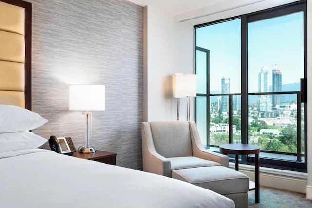 Delta Hotels by Marriott Burnaby Conference Centre-Room, 1 King Bed, Balcony-3
