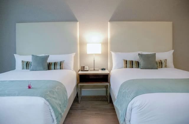 Coast Coal Harbour Vancouver Hotel by APA-Comfort Two Double Room-3