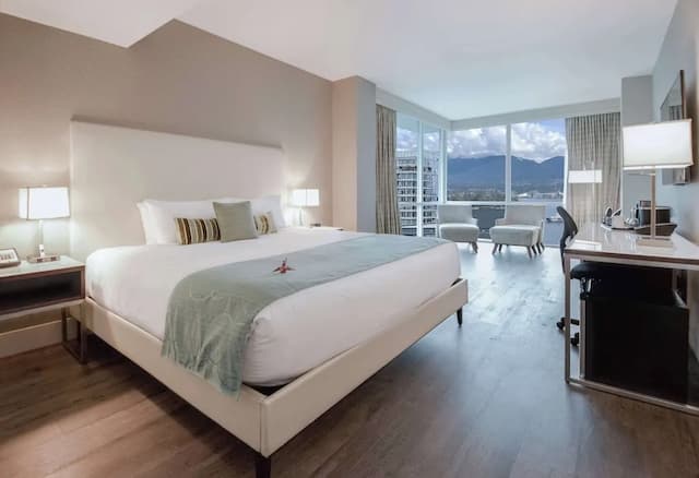 Coast Coal Harbour Vancouver Hotel by APA-Superior King Room-2