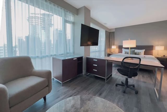 Coast Coal Harbour Vancouver Hotel by APA-Premium King Room-3