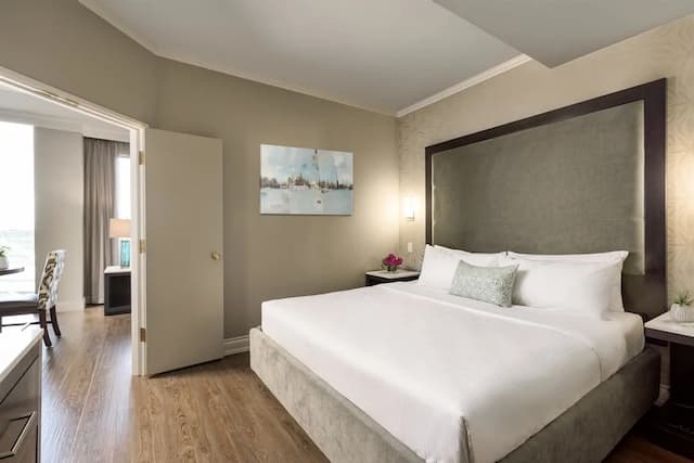 ジョージアン コート  ホテル ワールドホテルズ エリート-スイート キングベッド 1 台 禁煙 冷蔵庫 & 電子レンジ (with Sofabed)-2