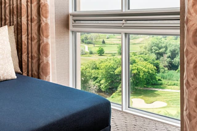 多倫多機場喜來登飯店及會議中心-豪華客房, 1 張特大雙人床 (View)-4