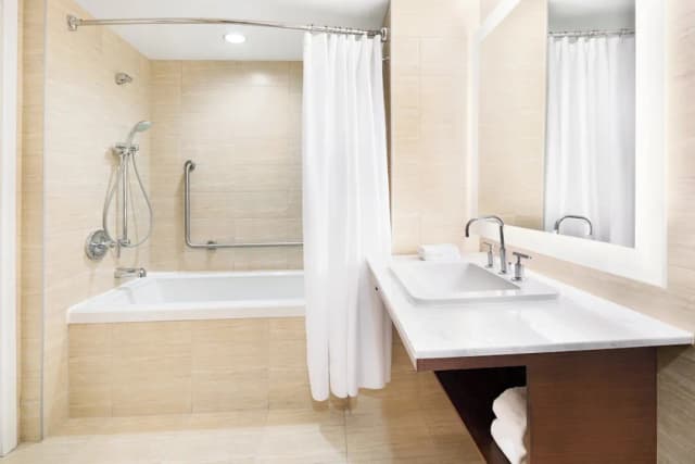 ザ ウェスティン ウォール センター バンクーバー エアポート-ルーム キングベッド 1 台 ((Low Floor))-8